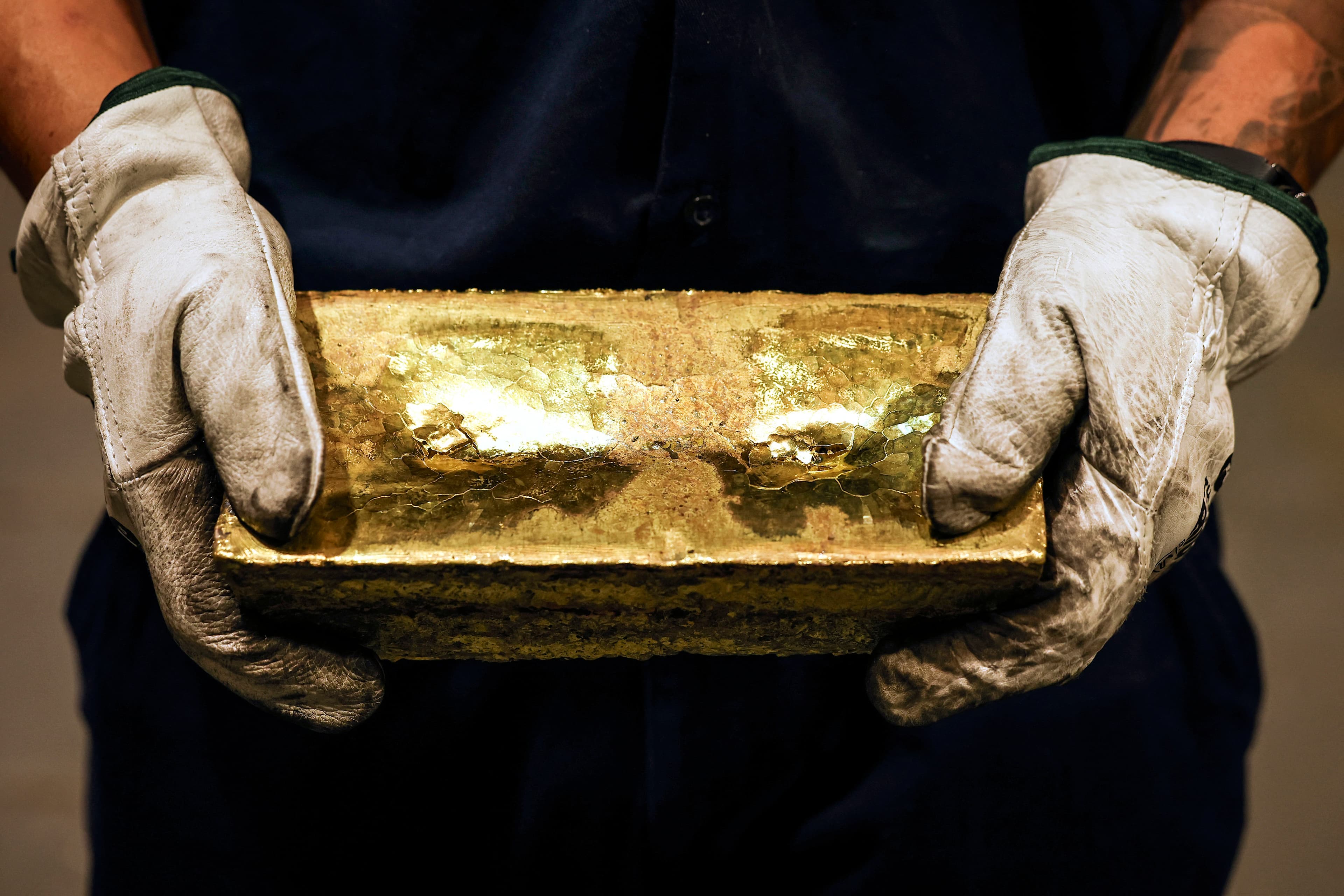 Gold risks a major breakdown as key support comes under pressure