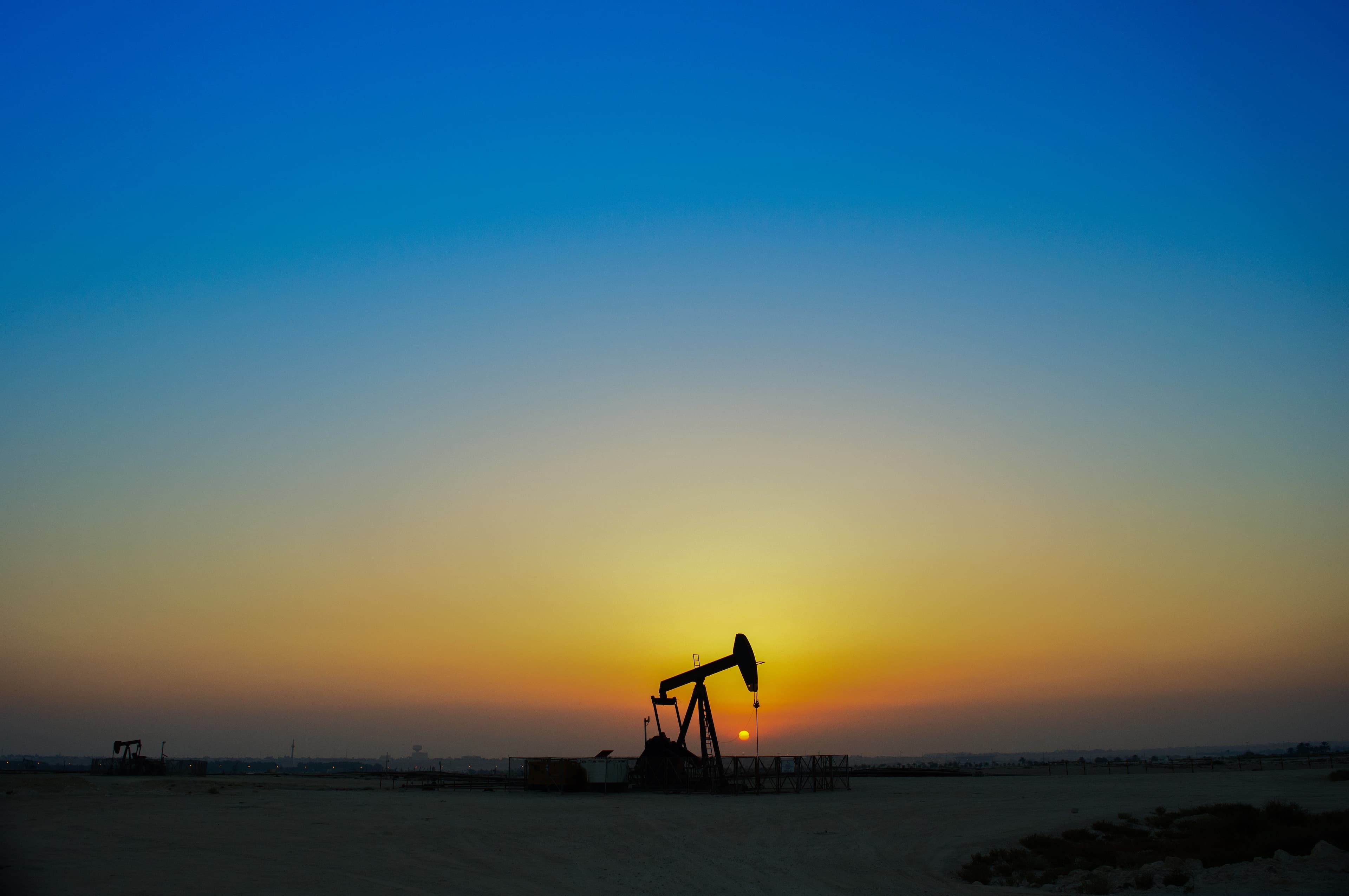 DAX slips as oil prices rise and US tech expectations reset