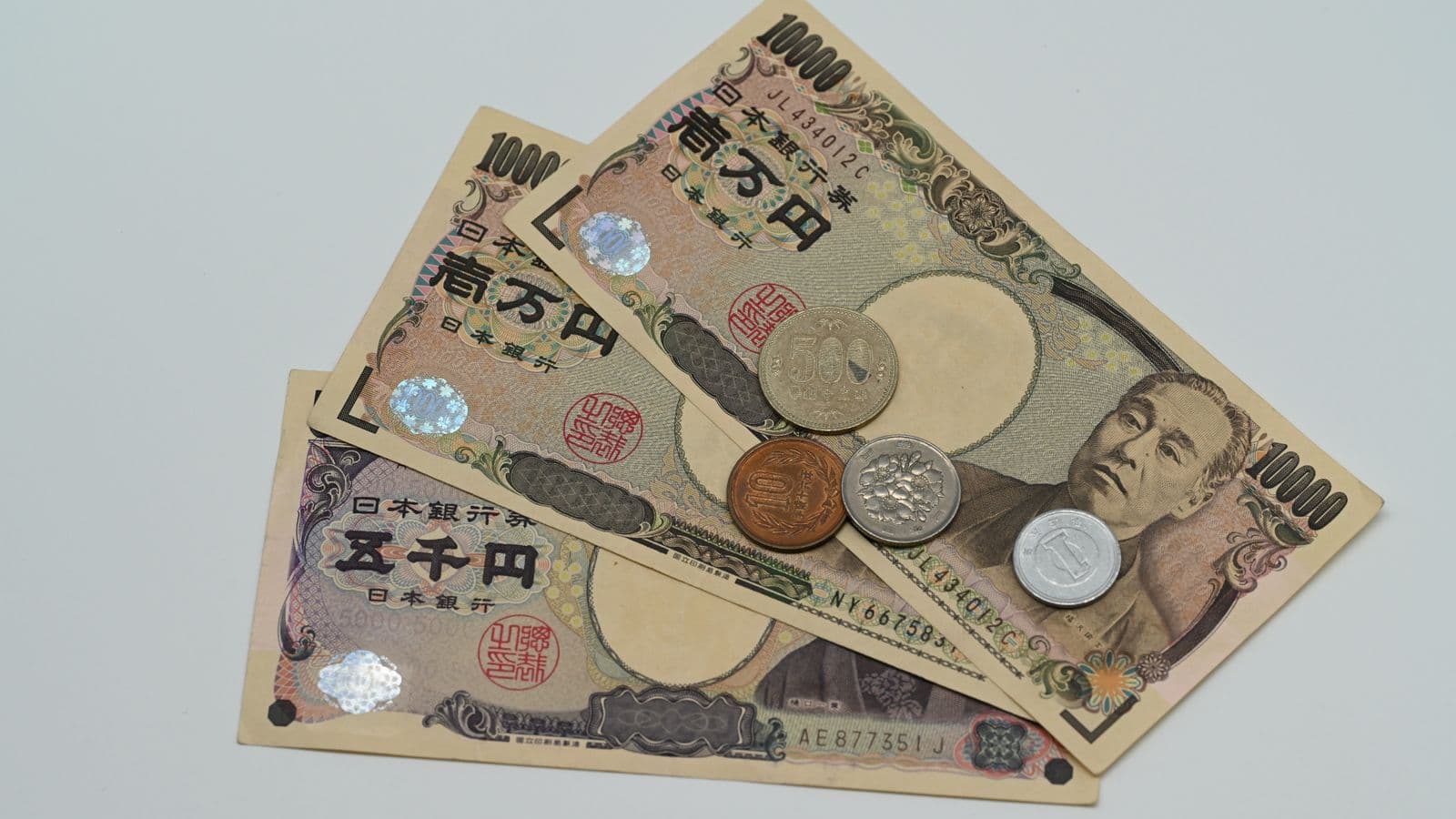 USD/JPY tests critical support after latest intervention