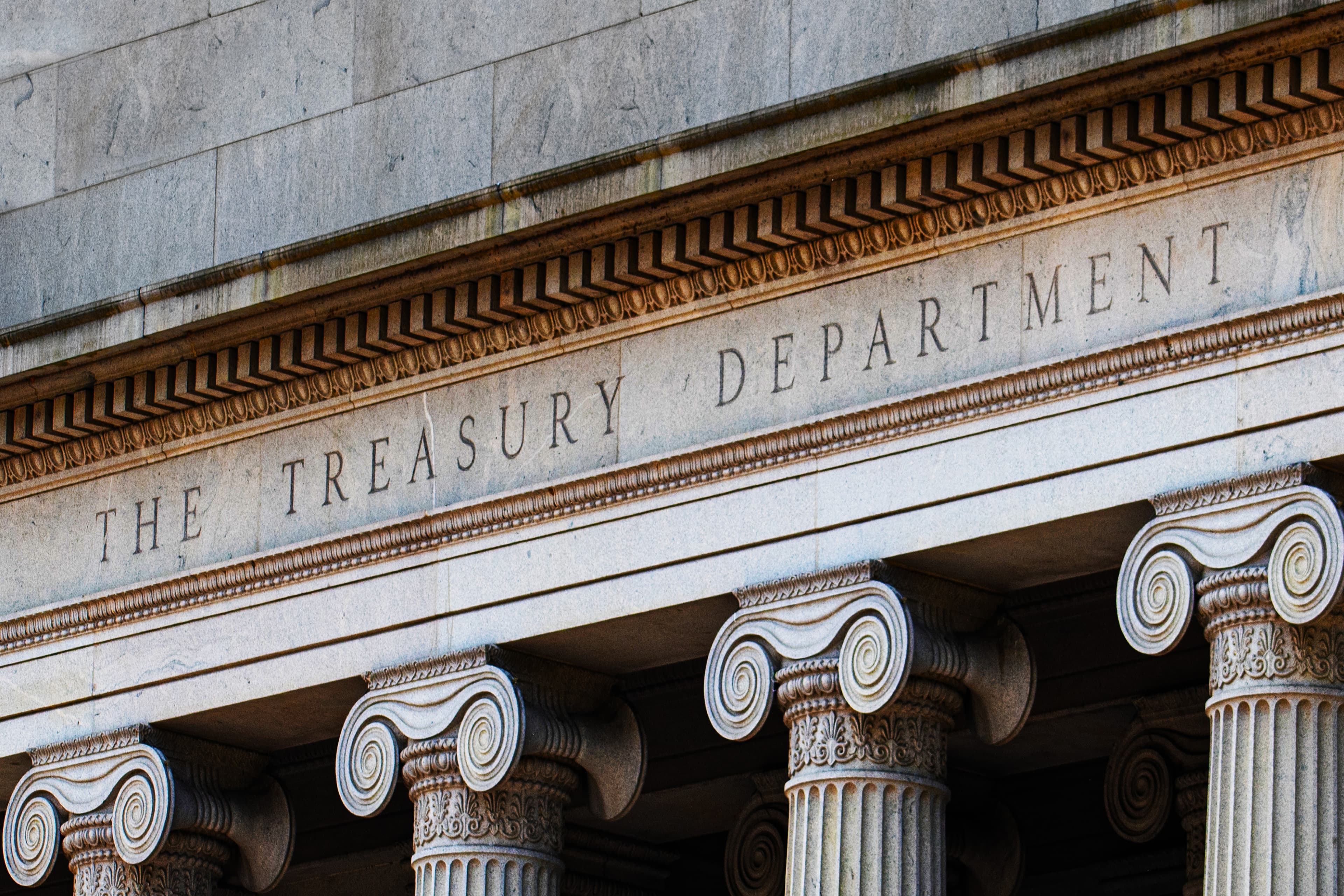 Trump and Bessent under pressure as weak Treasury demand weighs on the S&P 500