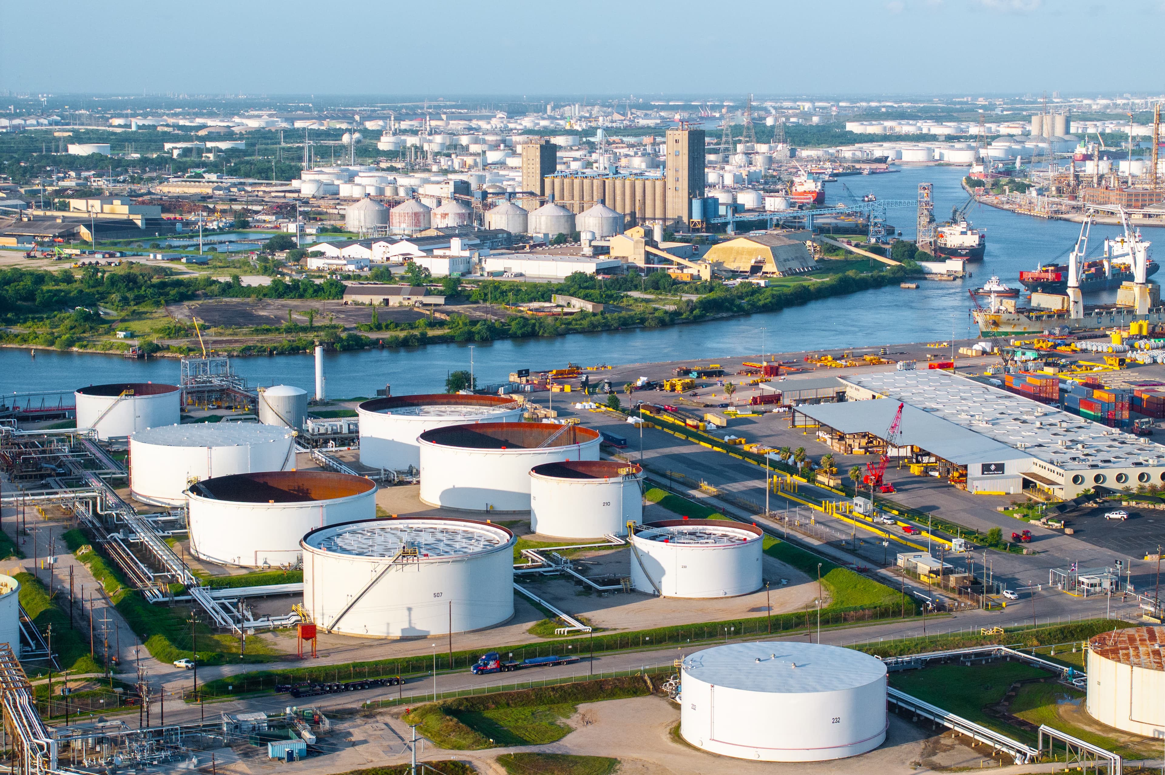 DAX slips back as fragile Middle East ceasefire unsettles markets